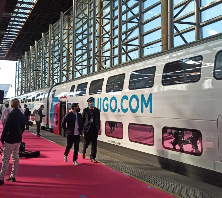 Los trenes franceses Ouigo inauguran este viernes la liberalización ferroviaria en España