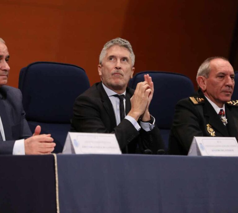 Interior reconoce que da 'vivienda gratis' a 97 mandos de la Policía Nacional