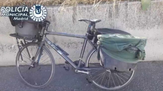 Detenido en la M-30 un ciclista con auriculares que transportaba patos