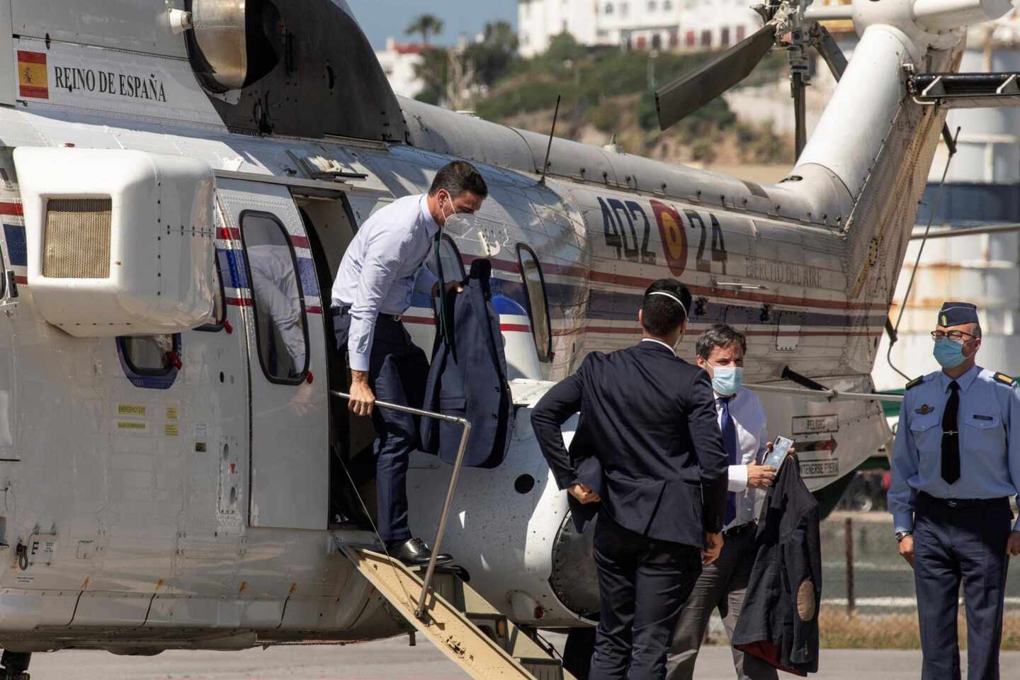 Pedro Sánchez llega en helicóptero a Ceuta, este martes.