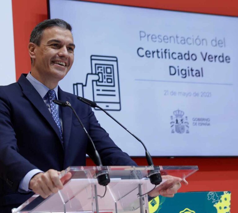 España adelanta la recepción de viajeros vacunados al 7 de junio
