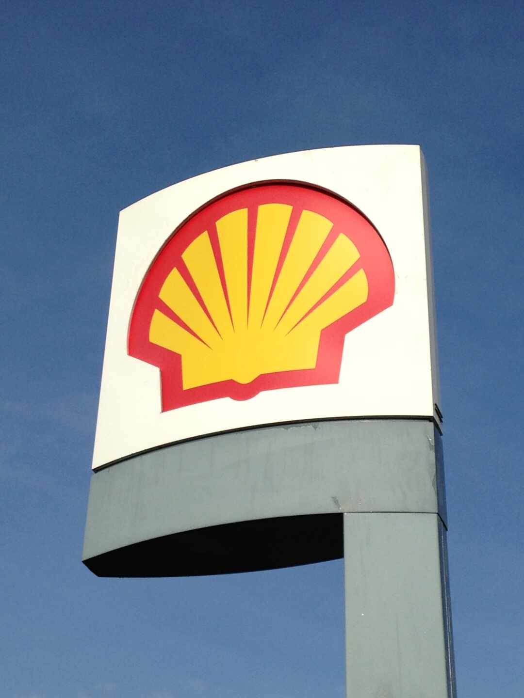 Imagen de una gasolinera de Shell
