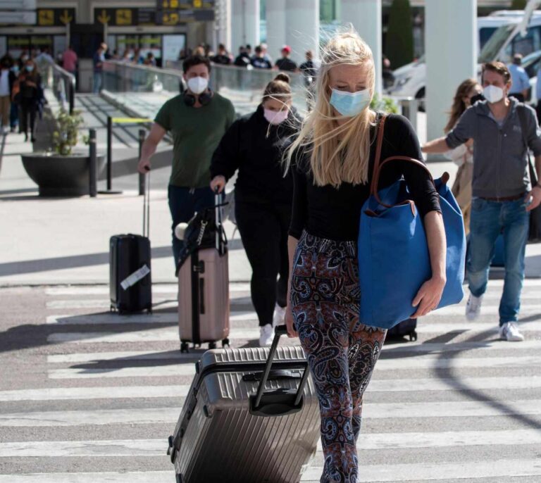 Los turistas de Reino Unido y Japón podrán viajar a España exentos de restricciones