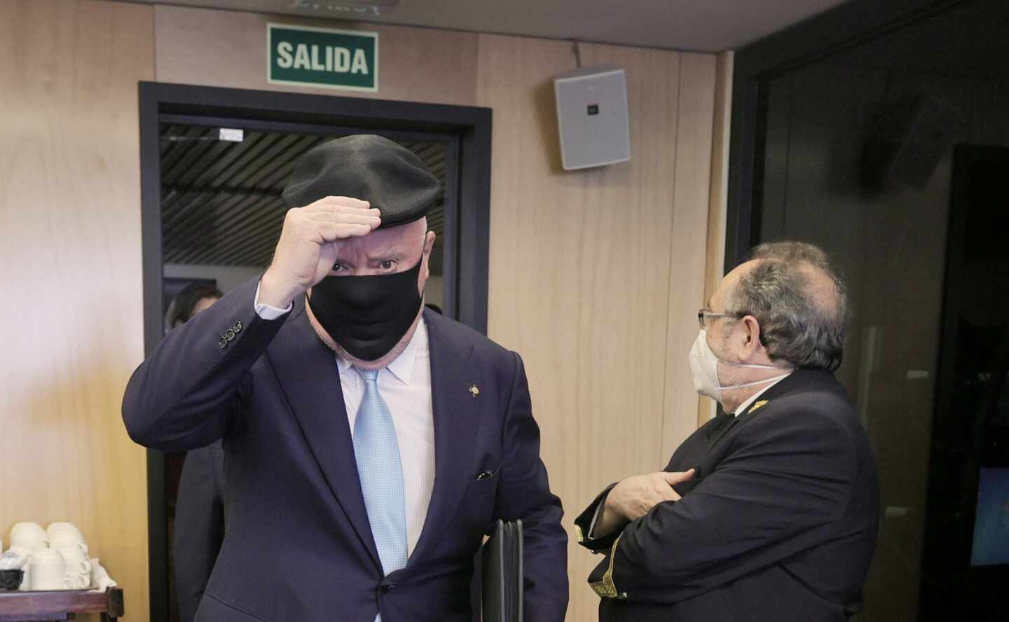 El comisario jubilado José Manuel Villarejo, a su llegada a la comisión de investigación 'Kitchen' del Congreso de los Diputados.