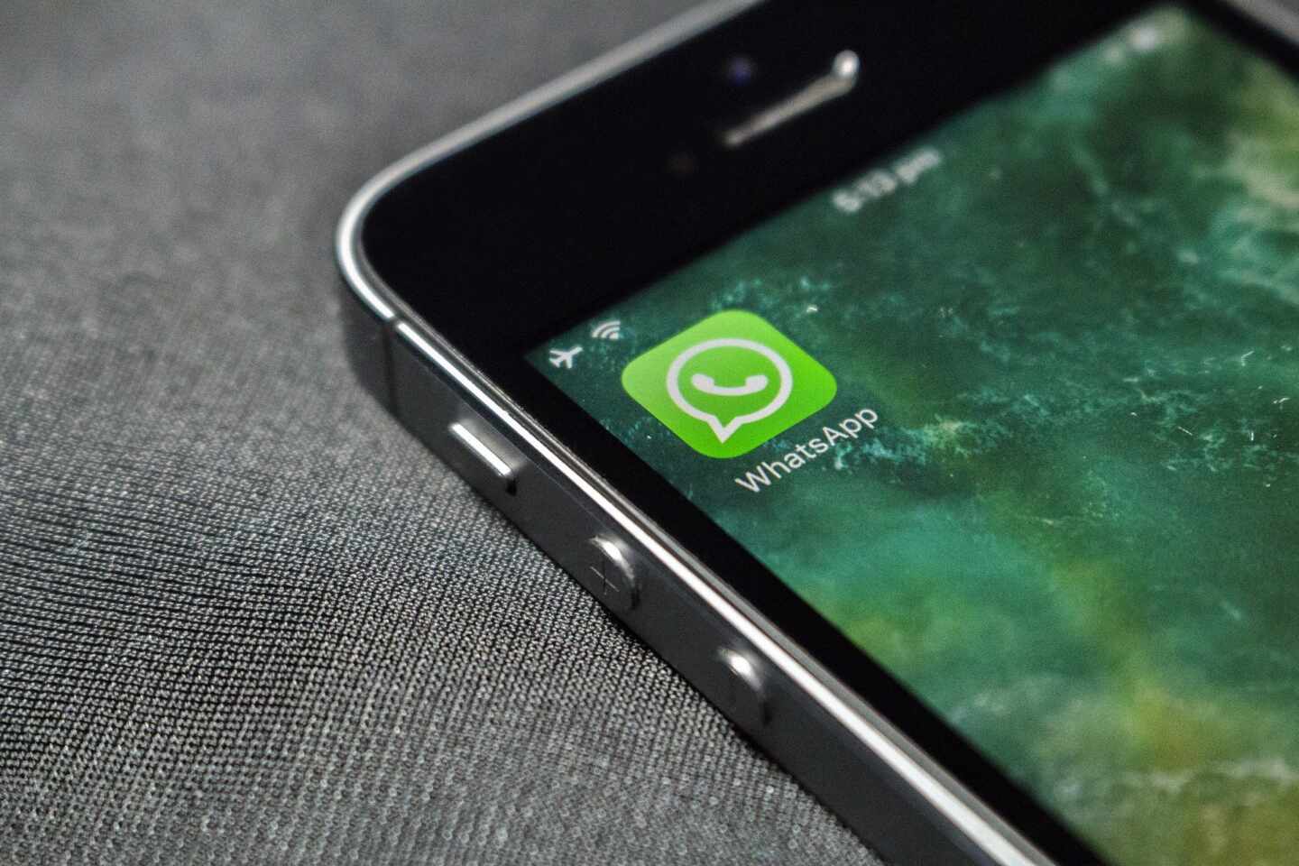WhatsApp accederá a los últimos cinco mensajes de un chat para verificar denuncias