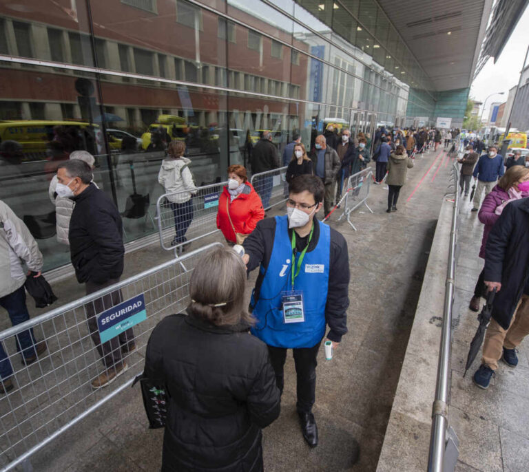 ¿Cómo será la vacunación en Madrid en junio? Edades, centros y qué dosis se administra