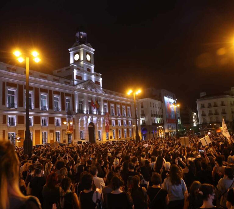 Miles de personas se manifiestan ante los últimos casos de violencia machista
