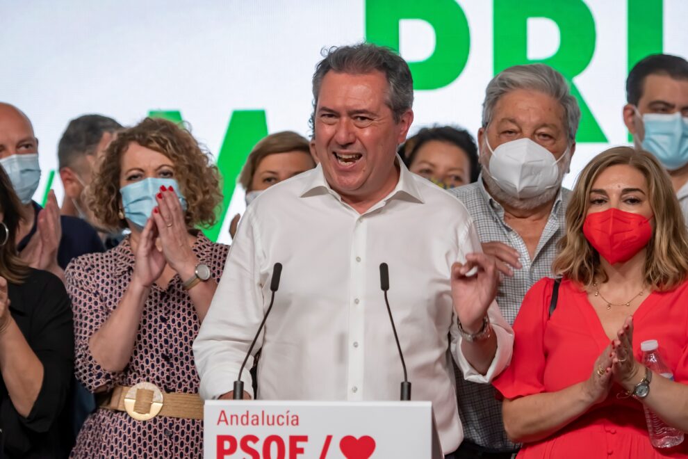 Juan Espadas, a su llegada a la sede del PSOE andaluz en Sevilla tras conocerse los resultados en las primarias