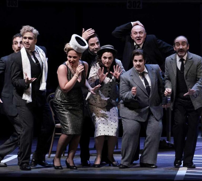 Risas y aplausos en el Teatro Real para 'Viva la mamma': esta función es una 'ruina'