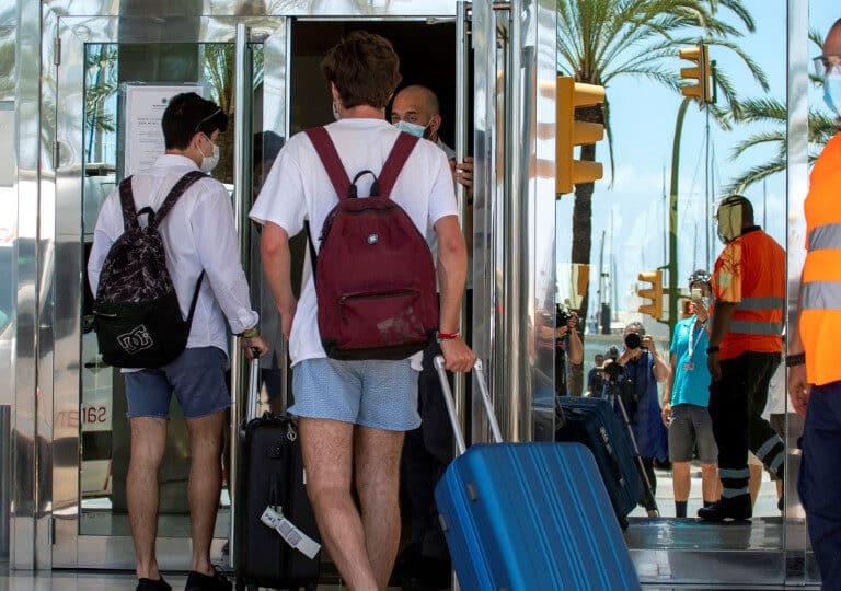 El 25 % de los jóvenes aislados en Palma ha dado positivo en las pruebas PCR