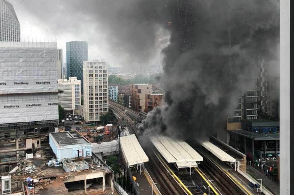 Un gran incendio estalla cerca de la estación Elephant and Castle de Londres