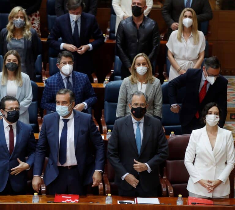 Madrid ayudará con 14.500 euros por hijo a las madres menores de 30 años