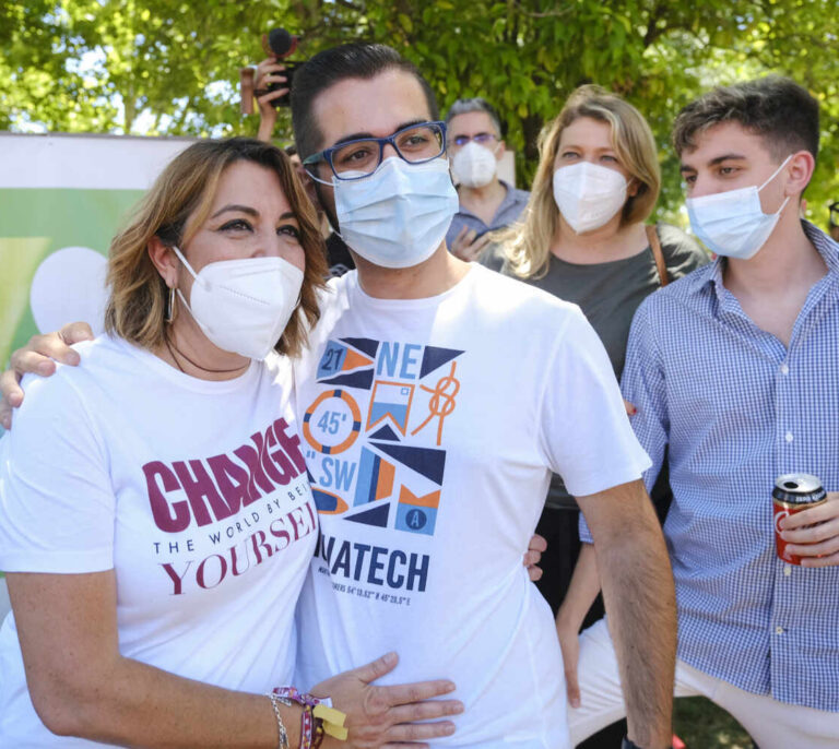 Las "armas de mujer" de Susana Díaz para derrotar a Sánchez
