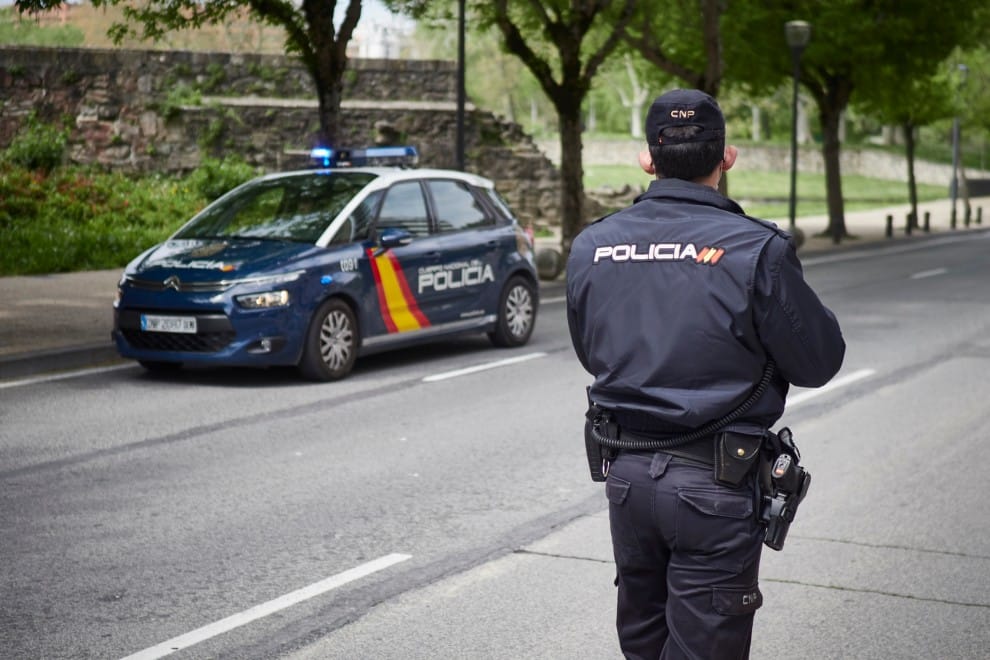 Un agente de la policía nacional.