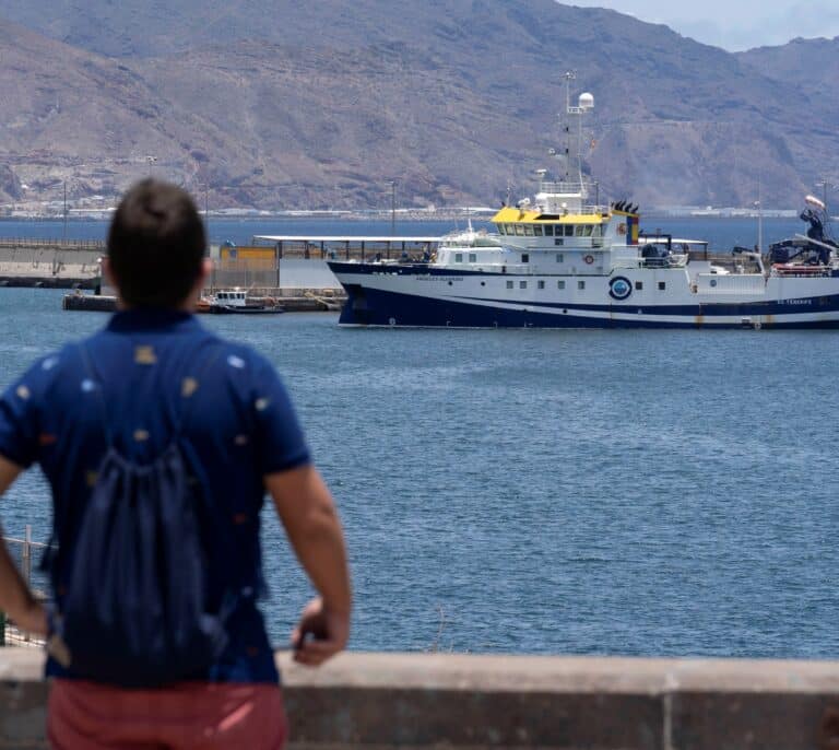 Más de 210.000 personas firman para que el Ángeles Alvariño siga buscando a Anna y Tomás Gimeno
