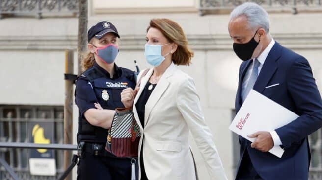 La ex secretaria general del PP María Dolores de Cospedal a su llegada a la Audiencia Nacional, este martes.