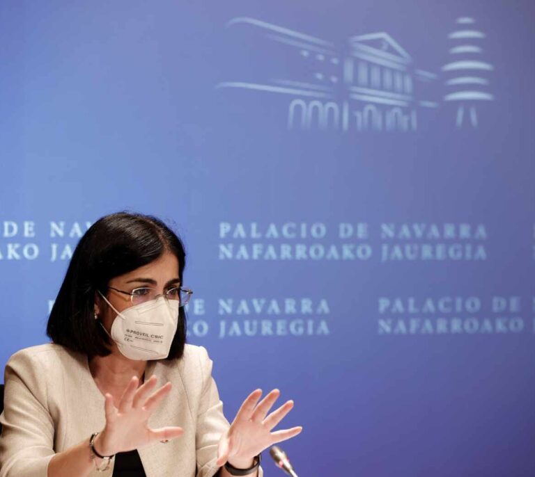 Darias ve "razonable" que los niños puedan ser vacunados "en las semanas previas" a la 'vuelta al cole'