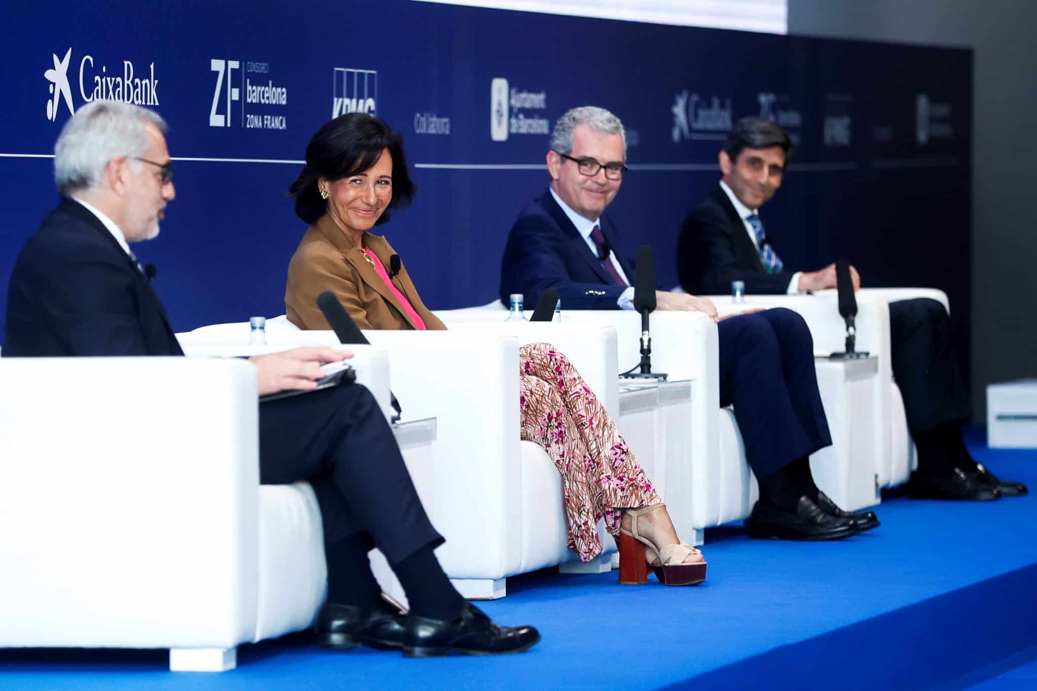 Ana Botín, José María Álvarez-Pallete y Pablo Isla, durante una mesa de dialogo en el Cercle d'Economia.