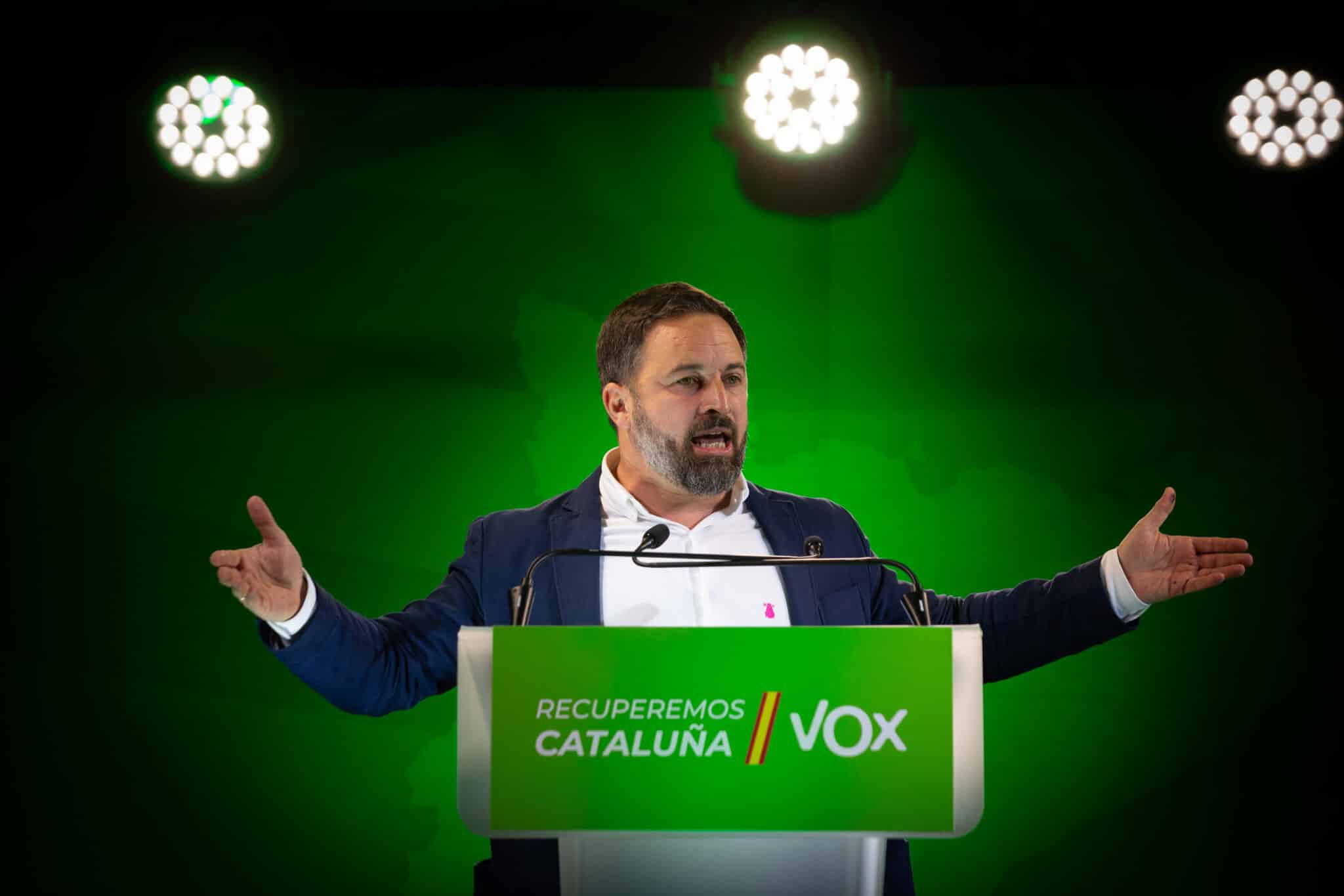 El presidente de Vox, Santiago Abascal, durante el acto de cierre de campaña del partido en Barcelona