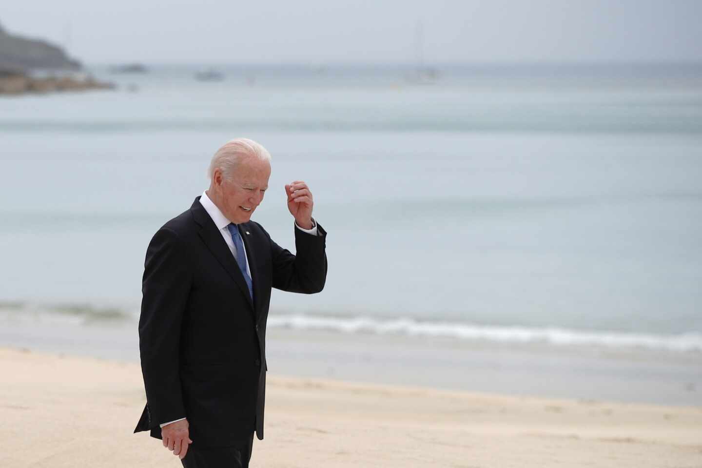 Joe Biden, en la playa de Carbis Bay, en Cornualles