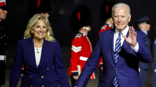 Joe Biden arranca su gira europea con el G-7 en Cornualles El presidente de EEUU, Joe Biden, y su esposa, Jill, a su llegada a Cornualles