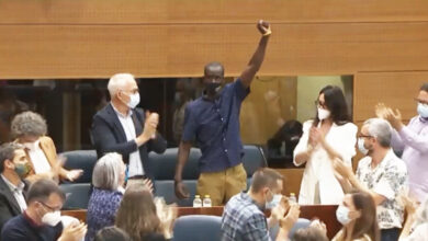 Tensión en la Asamblea por las "palabras racistas" de Monasterio contra el diputado Mbayé: "Entró de forma ilegal"