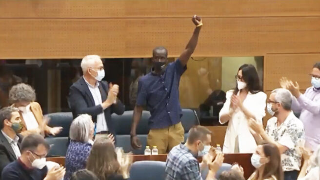 Tensión en la Asamblea por las "palabras racistas" de Monasterio contra el diputado Mbayé: "Entró de forma ilegal"