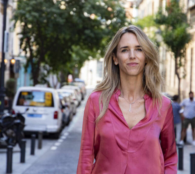 Los dardos del libro de Cayetana al PP de Teodoro García Egea: de los "barones blandos" a los 'espías' de Génova
