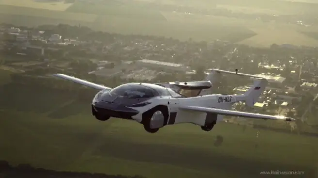 El futuro está aquí: un coche volador cubre 80 kilómetros en 35 minutos
