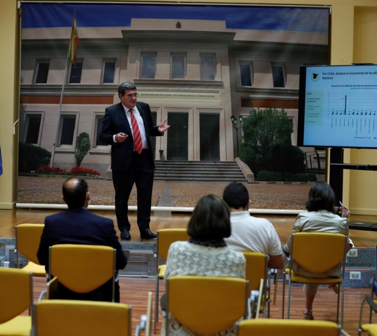 Escrivá anuncia que la Seguridad Social sumará 190.000 afiliados en junio, un 180% más que hace un año