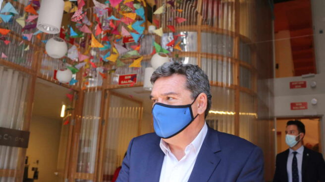 Escrivá visita el centro de recursos de Save the Children en Vallecas (Madrid) El ministro de Inclusión, Seguridad Social y Migraciones, José Luis Escrivá, durante su visita al centro de recursos de Save the Children, en Madrid.