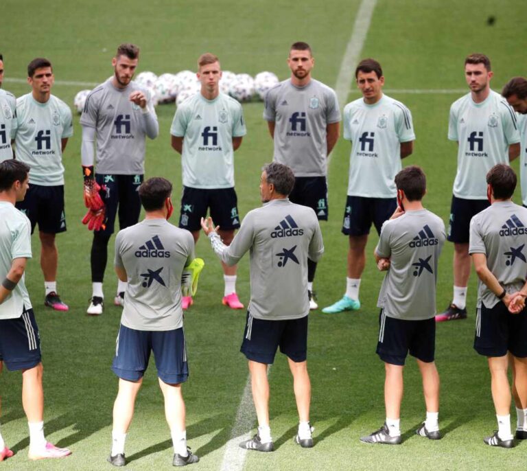 La comisión de Salud Pública no se moja y deja en manos de Darias las vacunas de la selección