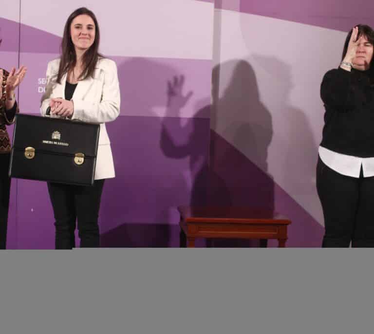 Sigue la pugna entre Calvo y Montero por la ley Trans: "No hay autodeterminación”