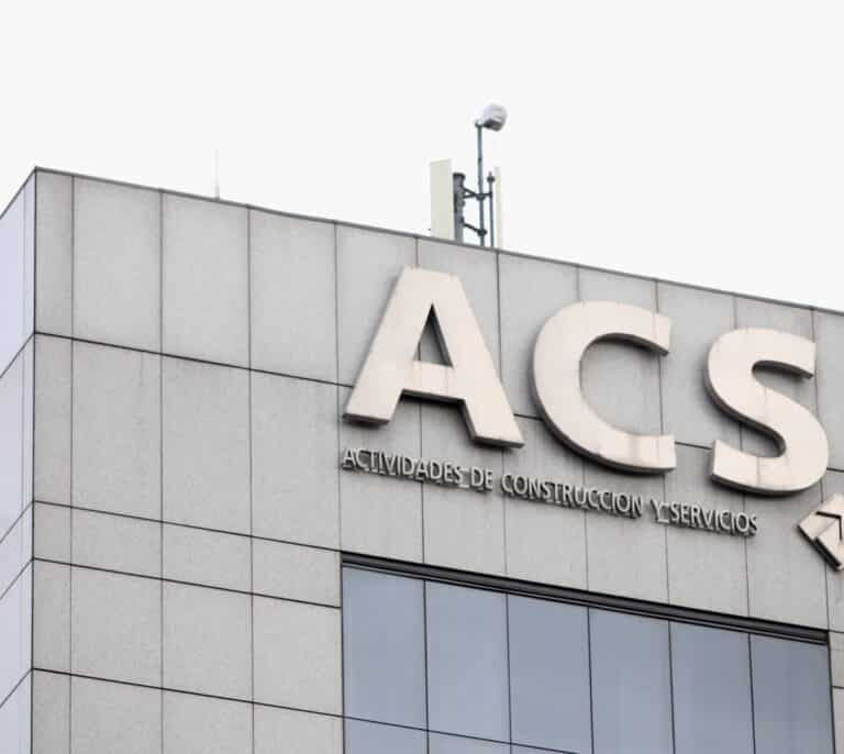 ACS negocia con fondos para crear una plataforma de inversión en autopistas