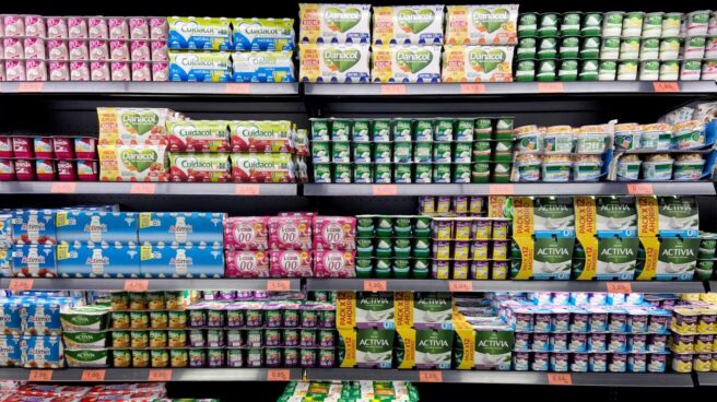 Sección de yogures y lácteos en un supermercado de Madrid. Sección de yogures y lácteos en un supermercado de Madrid.