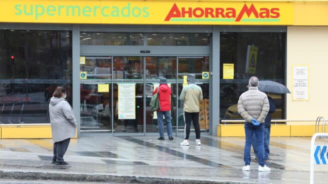 Imagen de la entrada de un supermercado de Ahorramás.