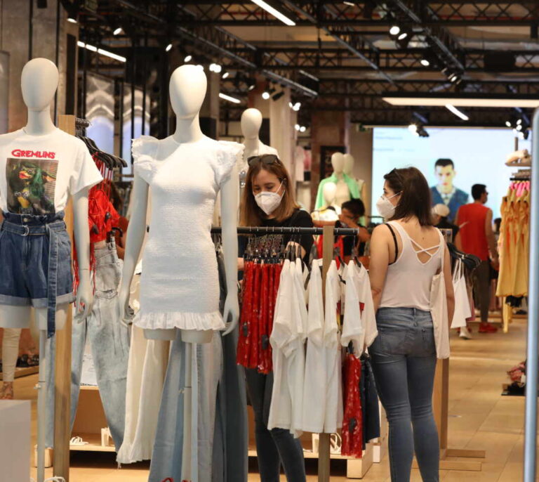 El comercio textil perdió 7.400 millones en ventas y 26.700 trabajadores en 2020
