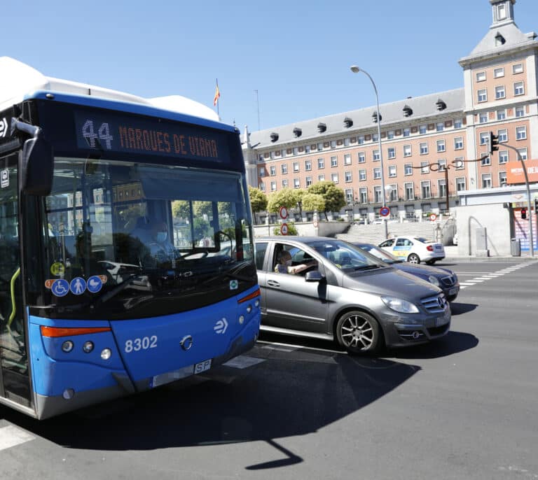Las nuevas medidas para viajar gratis en la EMT que ha anunciado Almeida