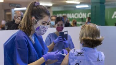 Andalucía abre este jueves la autocita para vacunar contra el Covid a personas de 33 y 32 años
