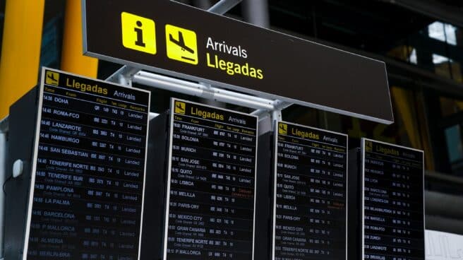 Panel de llegadas en la T4 del aeropuerto Adolfo Suárez.