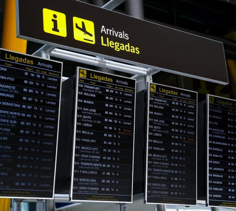 Ryanair, Iberia, Volotea y Air Europa cancelan decenas de vuelos por la huelga en Francia