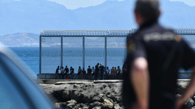 Ceuta supera el centenar de inmigrantes con Covid tras el cruce masivo de la frontera