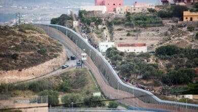 La Guardia Civil impide el salto de la valla de Melilla de unos 400 subsaharianos