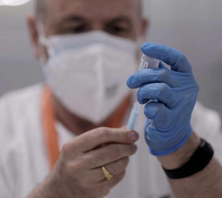 Las vacunas de ARNm reducen  un 97% la mortalidad por Covid en residencias de mayores