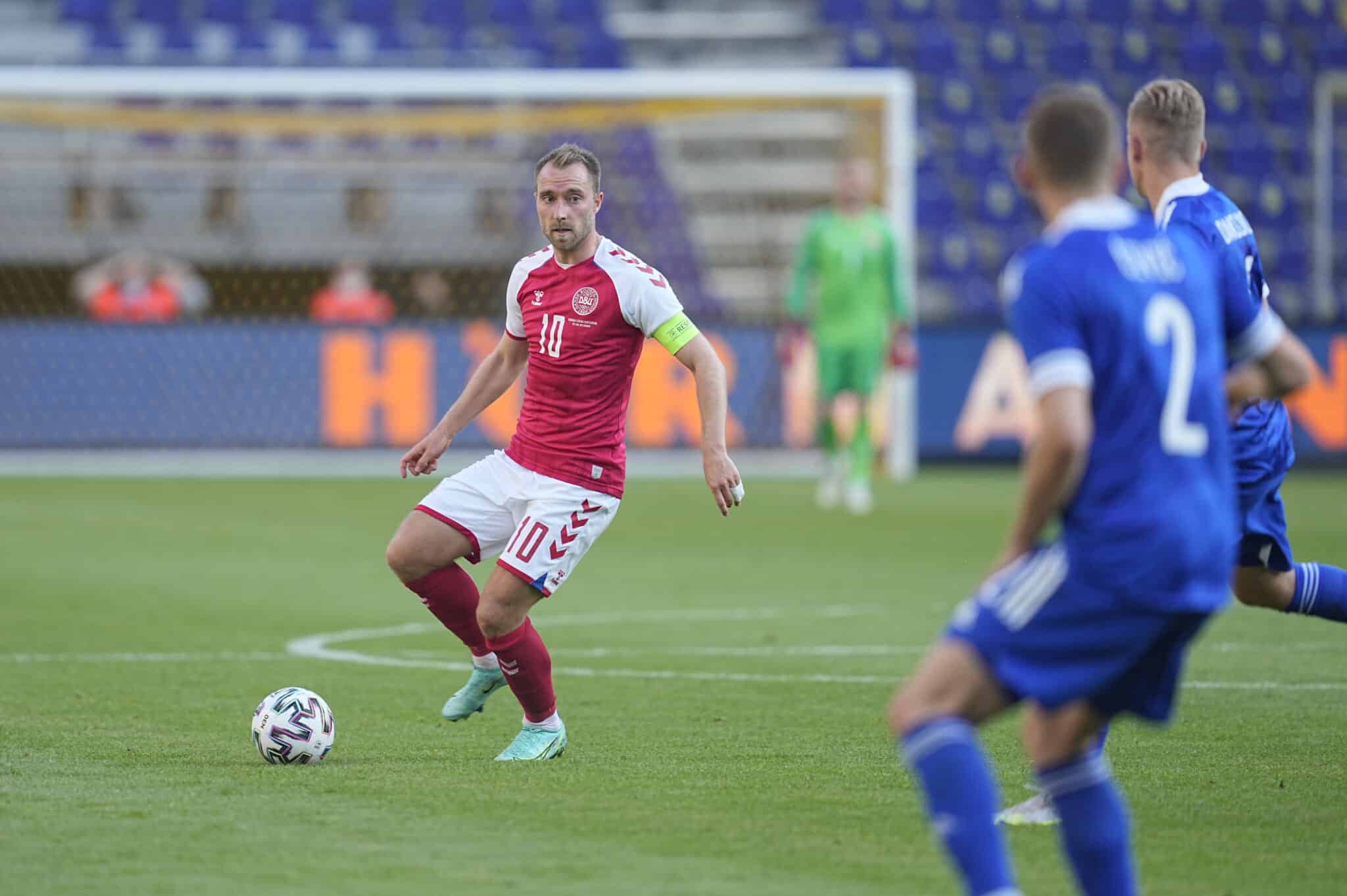 Christian Eriksen, en una acción durante el amistoso entre Dinamarca y Bosnia.