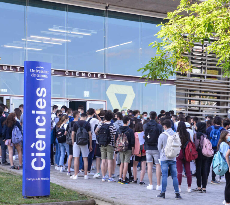 La Generalitat, denunciada por incumplir la orden de ofrecer los exámenes de selectividad en castellano