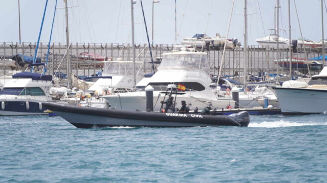 Agentes de la Guardia Civil en Tenerife. Agentes de la Guardia Civil en Tenerife.