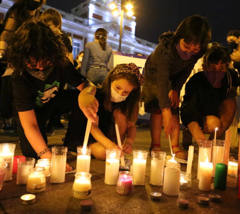 Un párroco culpa de los asesinatos de Anna y Olivia a la "infidelidad" de la madre