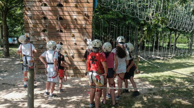 Niños en un campamento