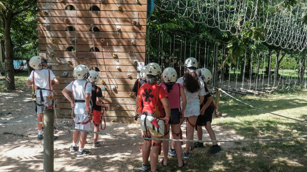 Niños en un campamento